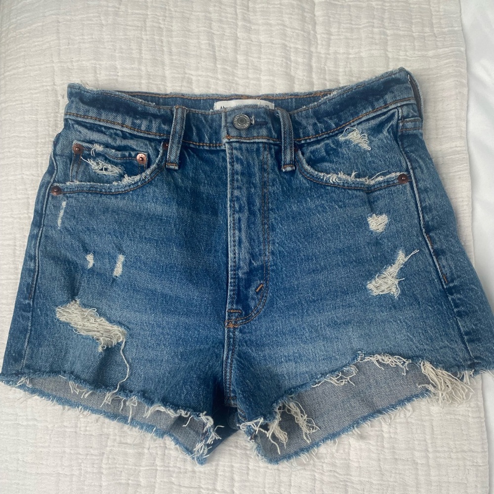 Abercrombie high rise mom short